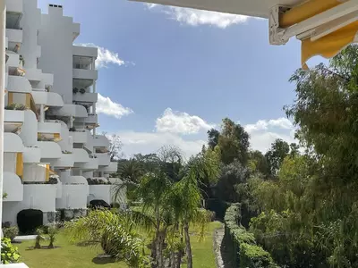 Middle Floor Apartment in Guadalmina Alta