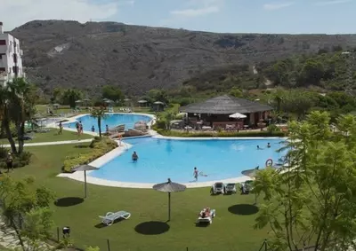 Middle Floor Apartment in Estepona