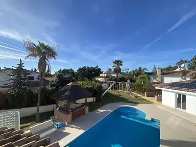 Detached Villa in El Paraiso