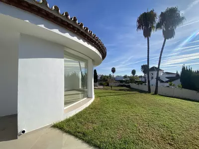 Detached Villa in El Paraiso
