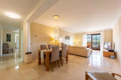 Middle Floor Apartment in Benahavís