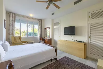 Middle Floor Apartment in Nueva Andalucía