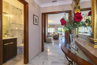 Middle Floor Apartment in Nueva Andalucía