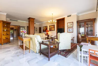 Middle Floor Apartment in Nueva Andalucía
