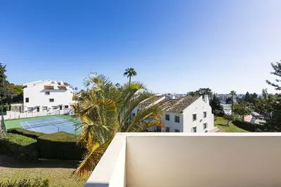 Middle Floor Apartment in Nueva Andalucía