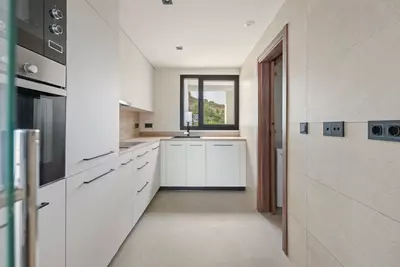 Middle Floor Apartment in Nueva Andalucía