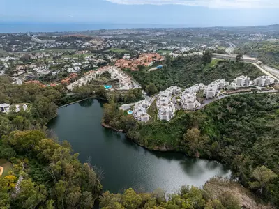 Middle Floor Apartment in Nueva Andalucía