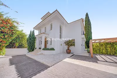 Detached Villa in Nueva Andalucía