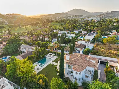 Detached Villa in Nueva Andalucía