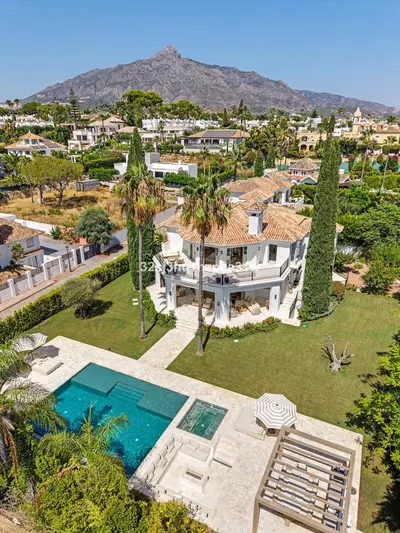 Detached Villa in Nueva Andalucía