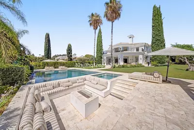 Detached Villa in Nueva Andalucía