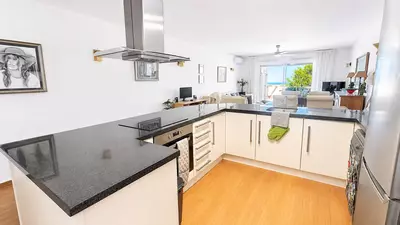 Middle Floor Apartment in Estepona
