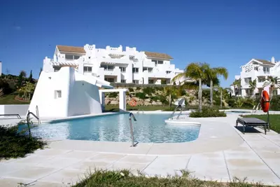 Middle Floor Apartment in Estepona