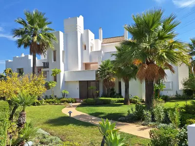 Middle Floor Apartment in Estepona