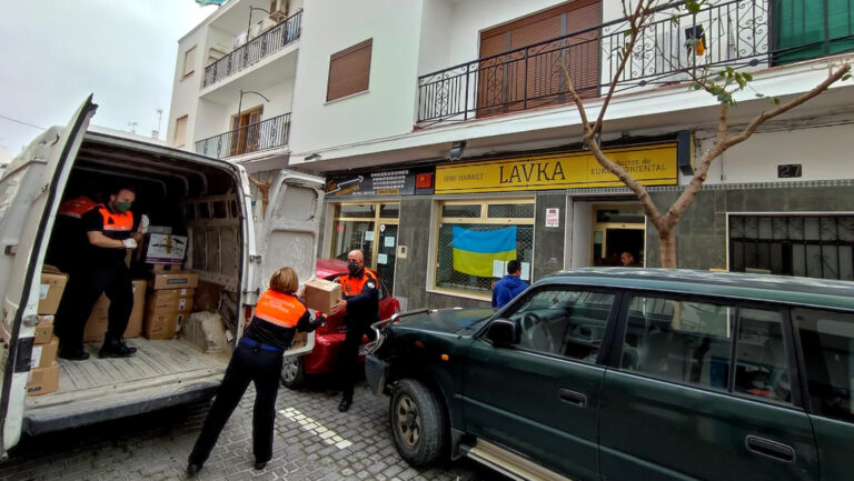 Help: City points out offers for refugees