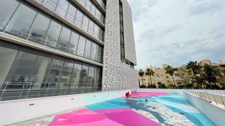 Art: Eneko Aspiroz paints to protect the seas