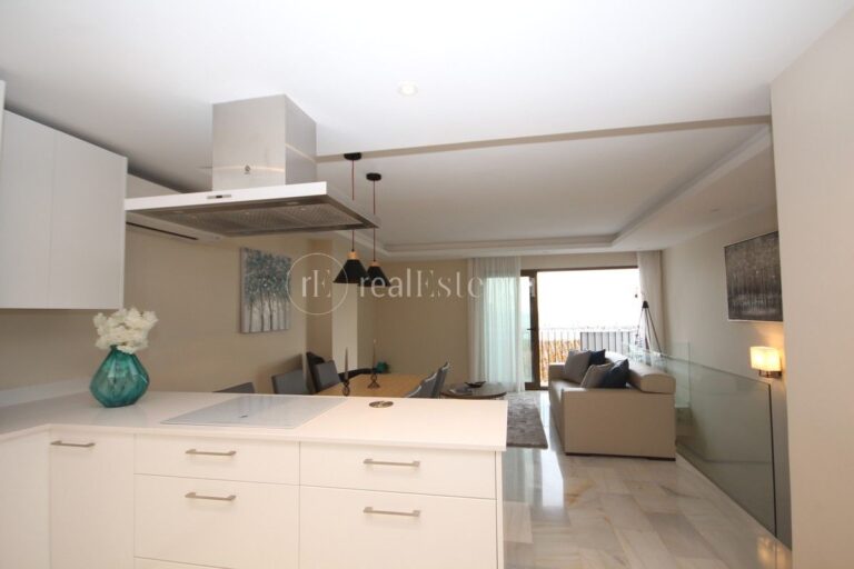 R3552550 | Apartment in Marbella – Puerto Banus – € 549,000 – 2 beds, 2 baths