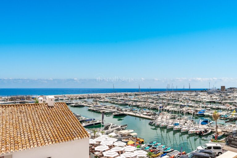 FSM1015 | Penthouse in Marbella – Puerto Banus – € 1,450,000 – 2 beds, 2 baths