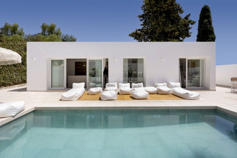 5016HFV | Villa in Nueva Andalucia – € 1,595,000 – 4 beds, 3 baths