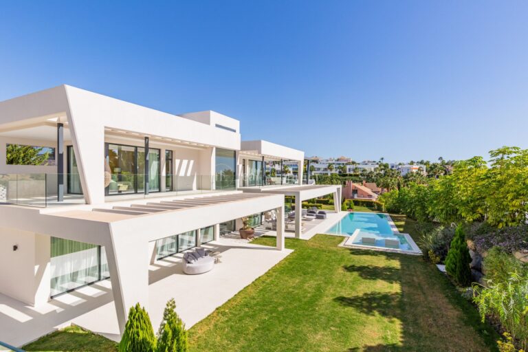 4269MLV | Villa in Nueva Andalucia – € 4,100,000 – 6 beds, 7 baths