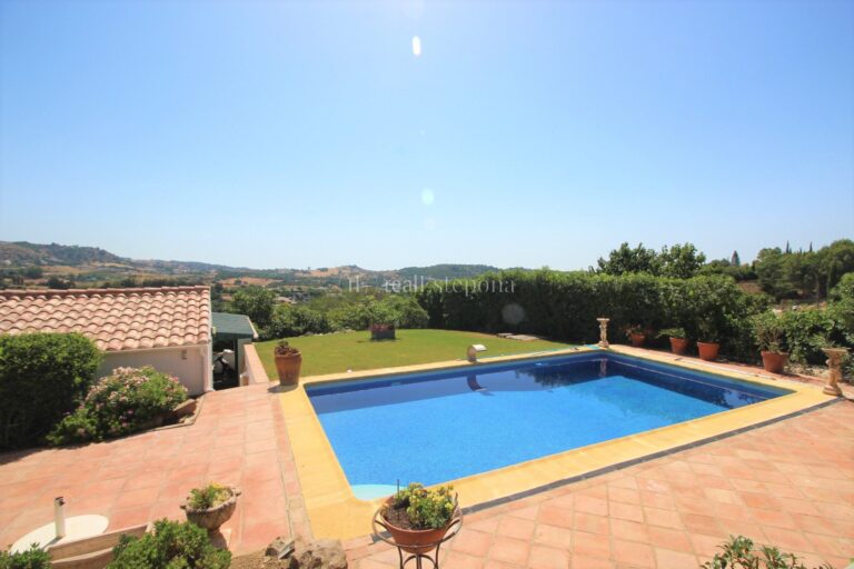 CA2919 | Villa in Estepona – € 795,000 – 5 beds, 4 baths