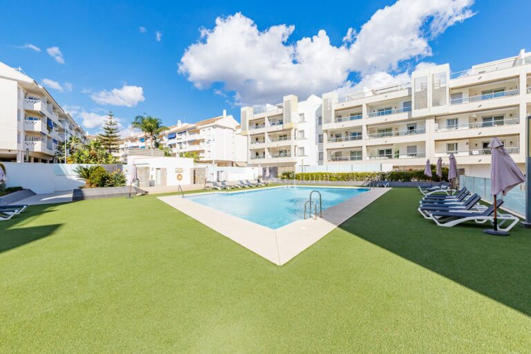 224-00209P | Duplex Penthouse in San Pedro de Alcantara – € 590,000 – 3 beds, 2 baths