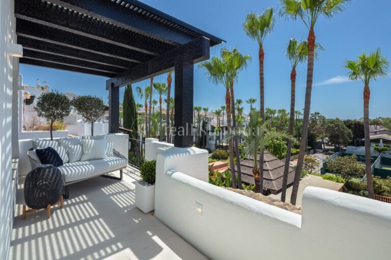 2500HFA-SV | Penthouse in Marbella Golden Mile – € 6,500,000 – 3 beds, 3 baths