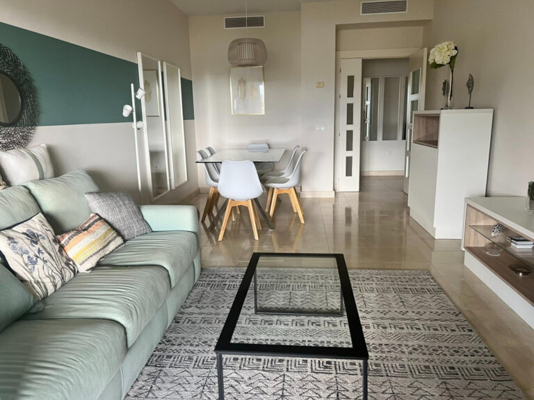 R4567432 | Middle Floor Apartment in Benahavís – € 375,000 – 2 beds, 2 baths