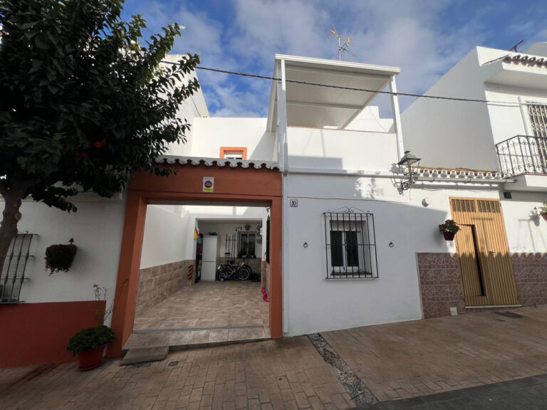R4605895 | Townhouse in Estepona – € 750,000 – 4 beds, 2 baths