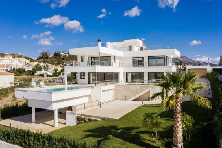 R4106506 | Detached Villa in Marbella – € 3,650,000 – 4 beds, 5 baths