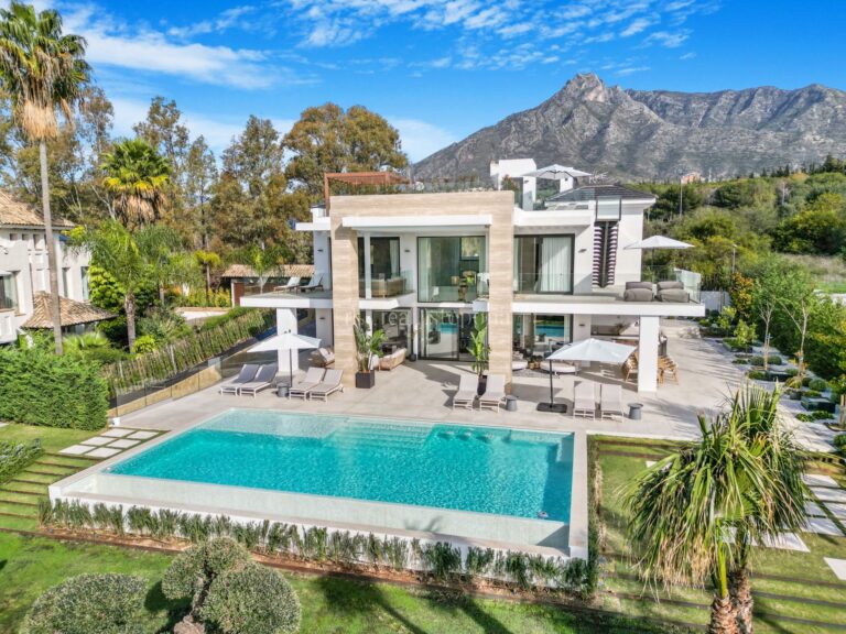 4697MLV | Villa in Marbella Golden Mile – € 6,500,000 – 6 beds, 6 baths
