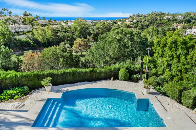 4775MLV | Semi Detached Villa in Marbella – Puerto Banus – € 2,400,000 – 5 beds, 3 baths