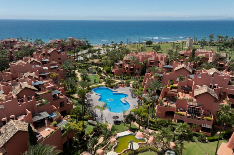 R4654774 | Penthouse in Estepona – € 1,585,000 – 3 beds, 3 baths