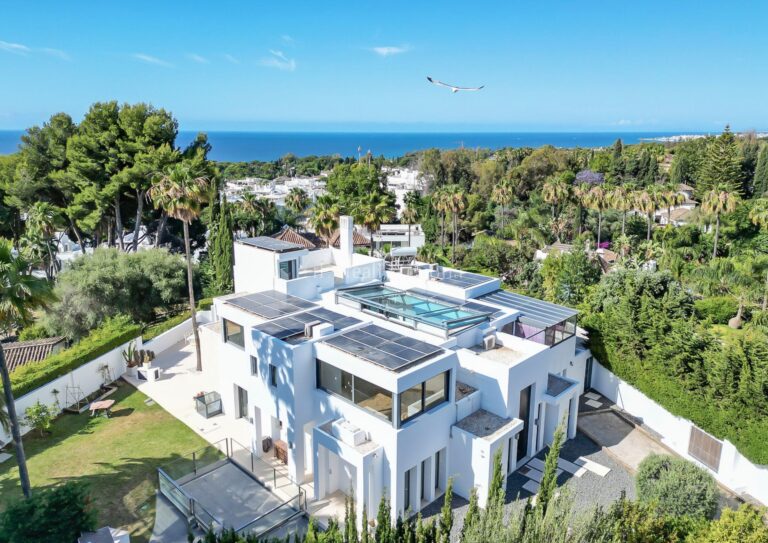 AQ1328 | Villa in Marbella Golden Mile – € 4,950,000 – 5 beds, 5 baths