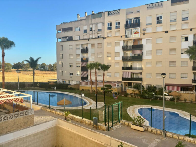 R4798807 | Middle Floor Apartment in Nueva Andalucía – € 280,000 – 4 beds, 2 baths