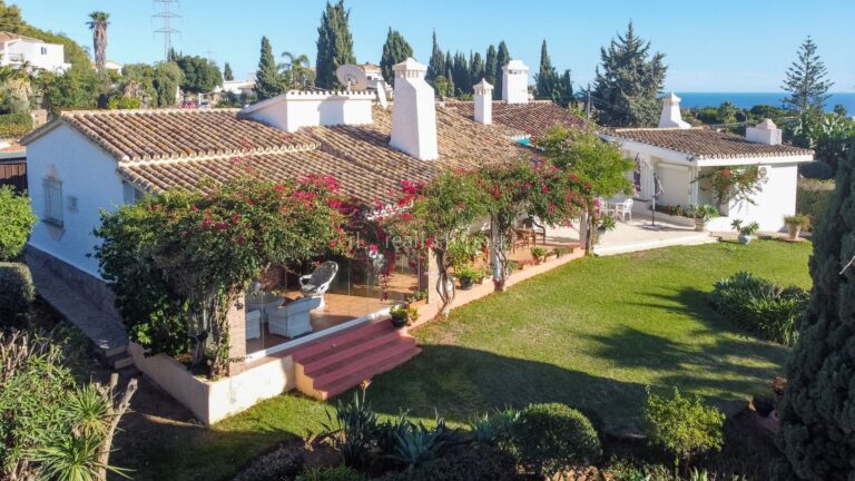 CL1001 | Villa in Marbella – € 1,799,000 – 4 beds, 3 baths