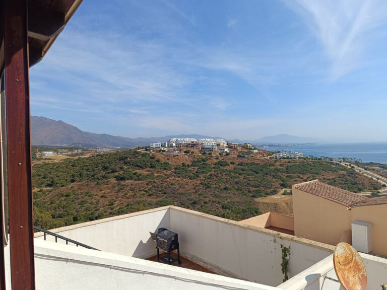 R4831438 | Middle Floor Apartment in Casares Playa – € 250,000 – 2 beds, 2 baths