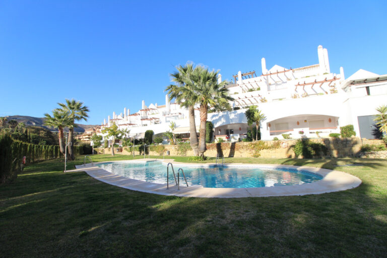 R4892383 | Ground Floor Apartment in Nueva Andalucía – € 370,000 – 2 beds, 2 baths