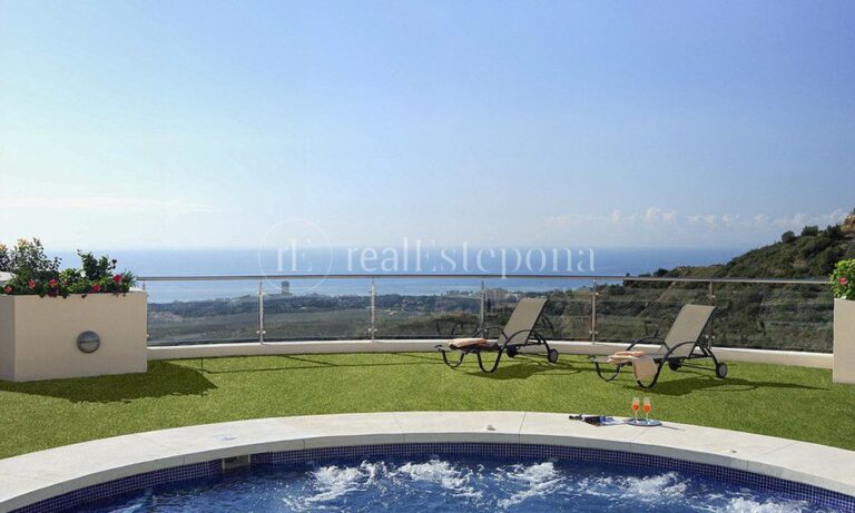 428-03577E | Duplex in Marbella East – € 450,000 – 2 beds, 2 baths