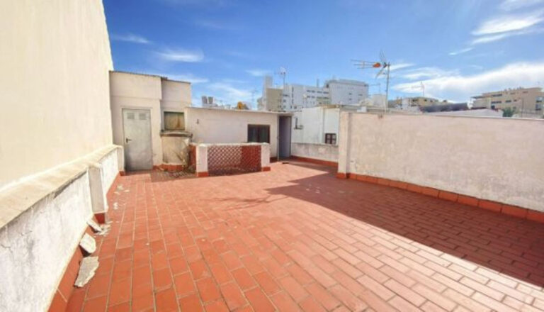 R4422289 | Townhouse in Marbella – € 850,000 – 12 beds, 2 baths