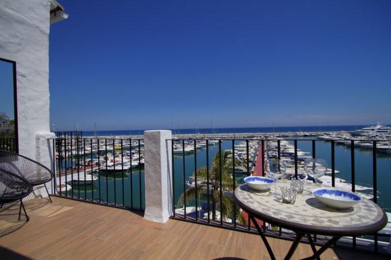 R4256965 | Penthouse in Puerto Banús – € 820,000 – 1 beds, 1.5 baths