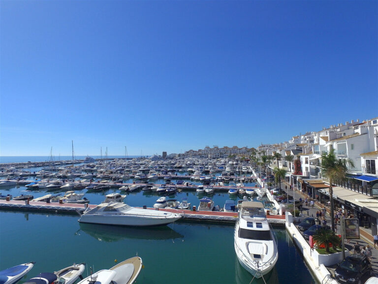 R2998166 | Middle Floor Apartment in Puerto Banús – € 830,000 – 2 beds, 2 baths