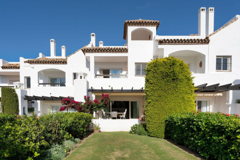 R4909330 | Townhouse in Nueva Andalucía – € 1,100,000 – 3 beds, 3 baths