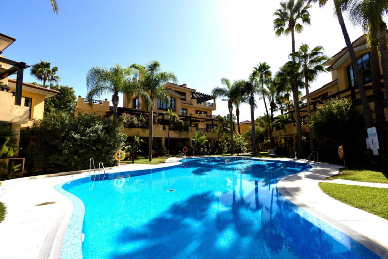 R4794067 | Ground Floor Apartment in Puerto Banús – € 1,100,000 – 3 beds, 2.5 baths