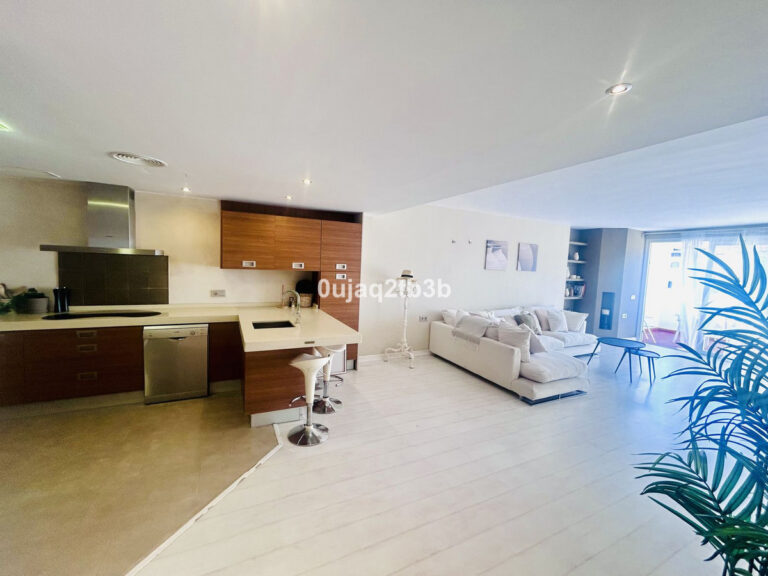 R4860304 | Middle Floor Apartment in Puerto Banús – € 1,250,000 – 3 beds, 2 baths