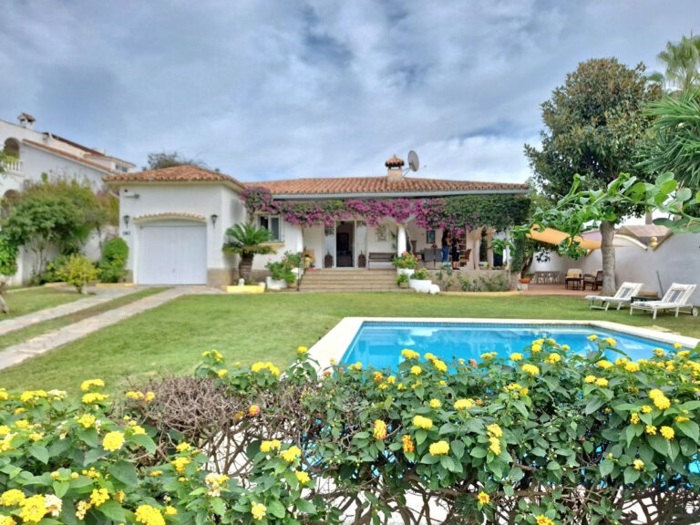 R4891363 | Detached Villa in Marbella – € 1,300,000 – 3 beds, 2 baths