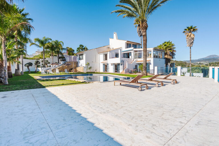 R4659814 | Detached Villa in Estepona – € 1,495,000 – 5 beds, 4.5 baths