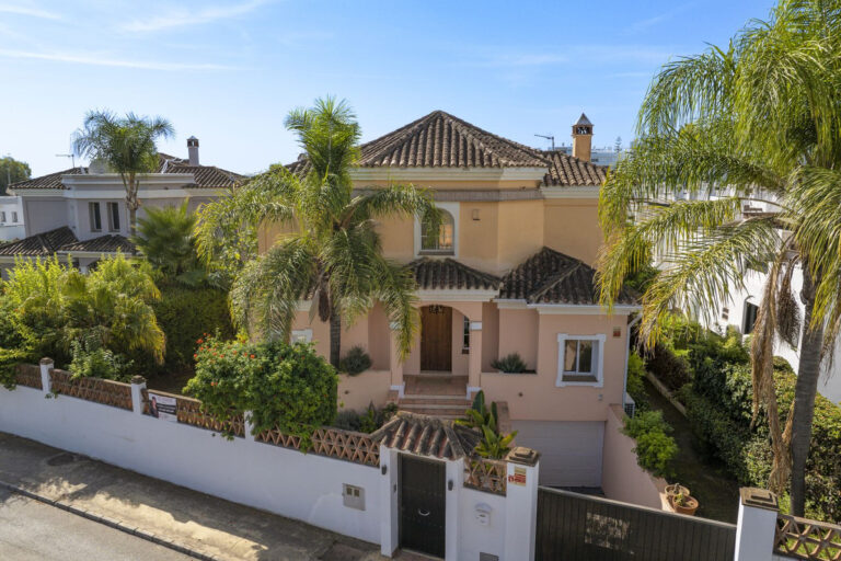 R4586002 | Detached Villa in Guadalmina Baja – € 1,500,000 – 4 beds, 4 baths