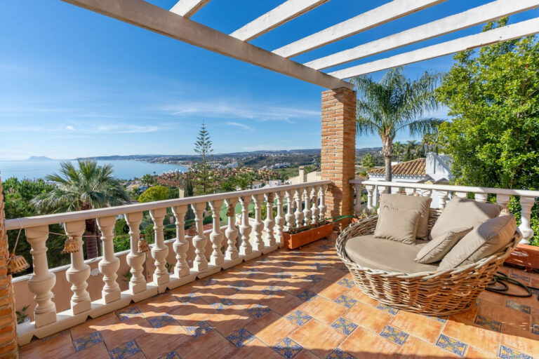 R4604809 | Detached Villa in Estepona – € 1,500,000 – 5 beds, 3.5 baths