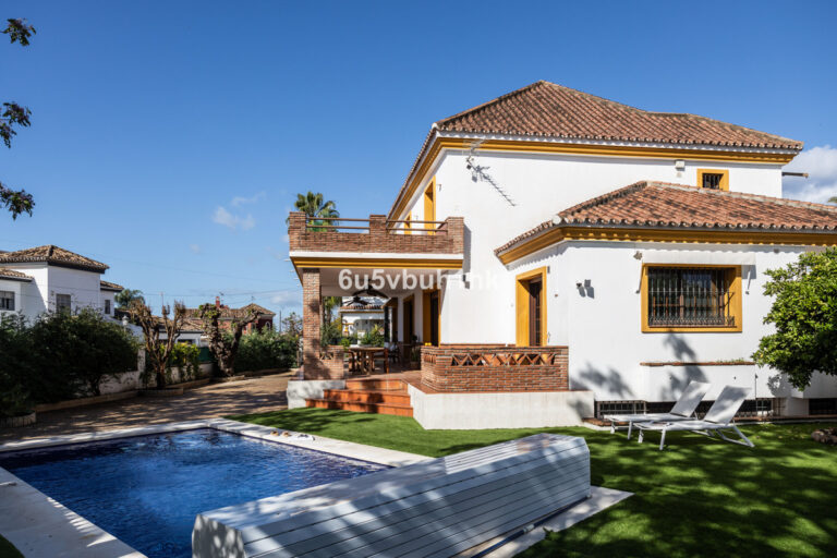 R4696213 | Detached Villa in San Pedro de Alcántara – € 1,695,000 – 4 beds, 3 baths